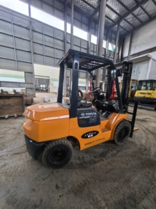 รถยก FD30ของโตโยต้ามือสอง FD30โตโยต้ามือสองประสิทธิภาพสูงและสภาพการทำงานที่ดีเยี่ยม - Product Image 3