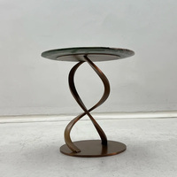 Table d'appoint en marbre naturel personnalisée avec support en métal torsadé artistique, table d'appoint de luxe légère pour canapé