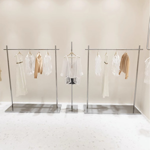 Présentoir de Vêtements pour Hommes en Acier Inoxydable Argenté sur Pied, Style <span class=keywords><strong>Baroque</strong></span>, Multifonctionnel, Facile à Assembler, pour la Mode en Ligne - Product Image 2