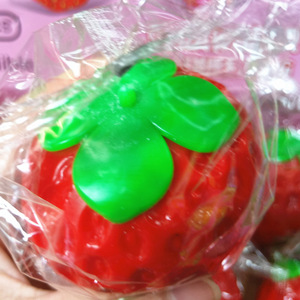Jouets Squishy Souples en Forme de Fraise, Petits Jouets Anti-Stress à Presser pour Enfants avec Boîte de Présentation - Product Image 3