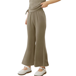 Pantalones acampanados con forro polar para niñas, con interior acogedor y exterior de color liso, para el clima frío, la escuela y la comodidad en el hogar. - Product Image 4