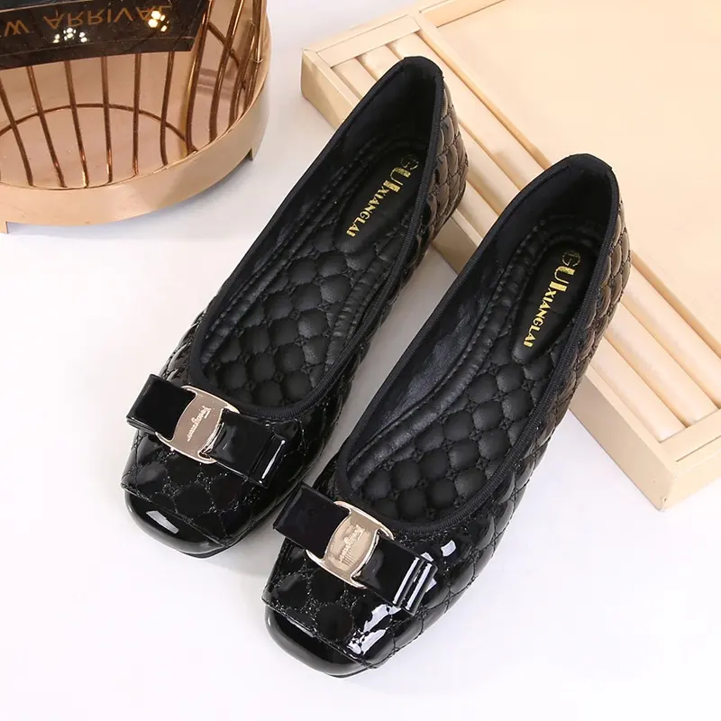Wholesale European And American Big Sizes Shallow Mouth Square Toe Patent Leather Women's Flat Shoes Ladies Office Shoes