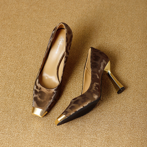 Escarpins à talons hauts style européen et américain, collection Printemps-Automne 2026, à bout carré métallisé, imprimé léopard, talons aiguilles, bout ouvert, pour femme - Product Image 4