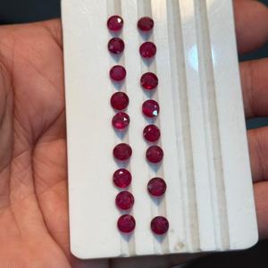 Piedra preciosa de rubí natural Corte redondo suelto Origen de Mozambique Calentado solo Piedras de rubí rojo calibradas - Product Image 3