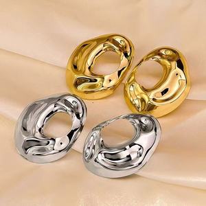 Pendientes de Aguja de Plata Estilo Europeo Americano Vintage, Diseño Ovalado Irregular Hueco, Pendientes Geométricos de Metal Simple y Moderno para Mujer - Product Image 3