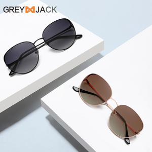 แว่นกันแดดทรงแคทอายสำหรับผู้หญิง กรอบโลหะสีดำ เลนส์โพลาไรซ์ป้องกันรังสียูวี 400 เลนส์ TAC ระดับ 2 - Product Image 4