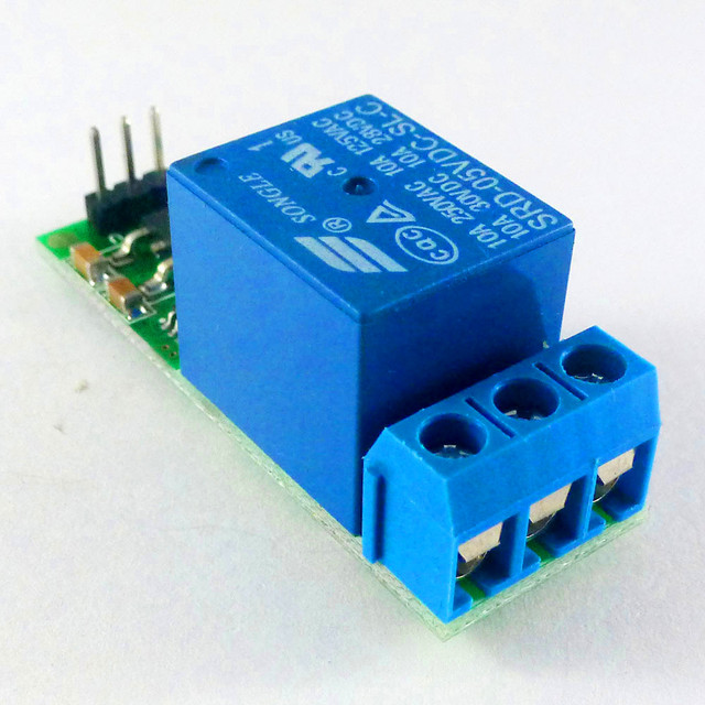 Mini 6-24V Bistable Self-Locking Flip-Flop Latch Relay Module Board IO25B01 for Power Management with Low Pulse Trigger