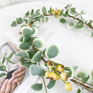 Vigne de Loquat Artificielle avec Feuilles d'Eucalyptus pour Décoration Florale et Végétale, Idéale pour la Maison, la <span class=keywords><strong>Porte</strong></span> et les Murs - Product Image 4