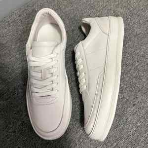 Baskets basses en cuir blanc minimalistes pour hommes, faites à la main, à lacets, légères, confortables et polyvalentes pour le printemps, l'hiver, le fitness et la marche - Product Image 3