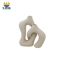 Ensemble de vases en céramique abstraits minimalistes irréguliers, vases sculptés à double ouverture, porcelaine mate sablée, décoration moderne pour la maison
