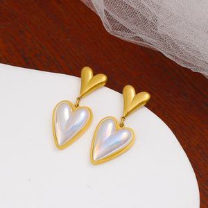 Pendientes Impermeables de Acero Inoxidable, Chapados en Oro de 18k, con Colgante de Doble Corazón y Perla, Pulidos, Hipoalergénicos, Modernos para Mujer - Product Image 1