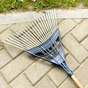 Râteau en plastique et caoutchouc, râteau à fil d'acier pour herbe, râteau de jardin pour nettoyer les feuilles, outil de ramassage d'herbe pour pelouse, manche en bois et acier inoxydable 22 - Product Image 4
