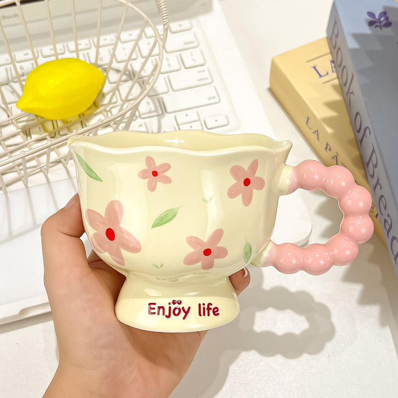 Petite tasse simple fleurie