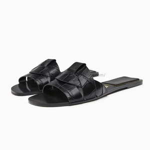 Vente flash - Sandales plates en caoutchouc pour femmes, style simple, couleur nude, à bout ouvert, pour la plage - Product Image 1