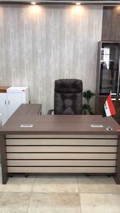 Venta al por mayor de madera MDF de alta calidad de escritorio en forma de L para la mesa del gerente de oficina - Product Image 4