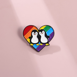 Adorabile coppia di pinguini spille personalizzate con smalto amore e orgoglio cuore arcobaleno spilla distintivi gioielli LGBT regalo per persona preferita - Product Image 4