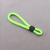 TOLKA Dragonne de poignet universelle moderne et minimaliste en polyester, courte, avec boucle de maintien au doigt, réglable, accessoire pour porte-clés et coque de téléphone