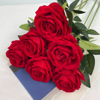 Groothandel Kunstmatige Fluweelrode Rozen Bloemstukken Realistisch Zacht voor Bruiloft Afstuderen Kerst Evenementen Feesten Huisdecoratie