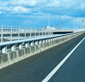 Barrera de seguridad de acero tipo W para proyectos de construcción de carreteras en Dubái, Catar y Arabia Saudita - Product Image 6