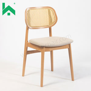 Kursi Makan Kayu Nordik Mewah Berkualitas Tinggi untuk Restoran Modern, Perjamuan, atau Penggunaan Apartemen - Product Image 1