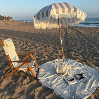 Parasol de plage vintage en macramé blanc style bohème pour extérieur, avec mât en bois, pompons, structure en fibre de verre, 250g, polyester et coton
