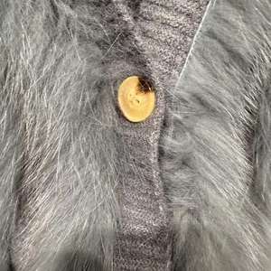 Cardigan doux <span class=keywords><strong>bleu</strong></span> <span class=keywords><strong>pull</strong></span> manteau d'hiver vêtements d'extérieur <span class=keywords><strong>pull</strong></span> tricoté décontracté avec garniture en fourrure de renard véritable - Product Image 4