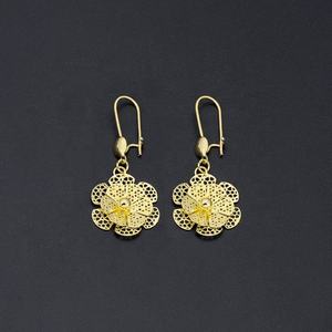 JXX 2024 Novedad: Pendientes de gancho grandes de latón con diseño floral, proveedor de oro, precio al por mayor - Product Image 5