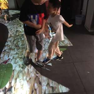 Juego interactivo de proyección de suelo, proyección interactiva de luz de Navidad, pista de baile interactiva para Arcade - Product Image 1