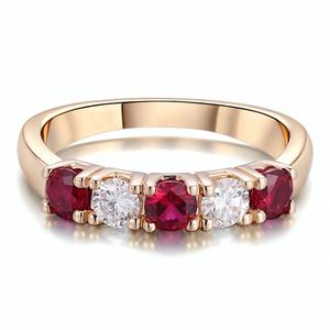 Anillo Personalizado de Fabricante, Corte Brillante Redondo, Oro Amarillo de 10k, Anillo con Gema de Laboratorio y Piedras Laterales para Mujer, Joyería con Gemas - Product Image 1