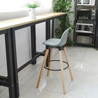 Chaises de bar modernes de luxe pour la maison, en bois massif et cuir, hauteur réglable, inspirées des fûts à whisky, chaises de salle à manger grises personnalisées