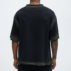 เสื้อยืดโอเวอร์ไซส์ทรงหลวม ซักแบบสเปรย์  ชายเสื้อแบบดิบ มีกระเป๋าเสื้อ สตรีทแวร์ ผ้าฝ้าย รับทำโลโก้ ขายส่งจากโรงงาน - Product Image 5