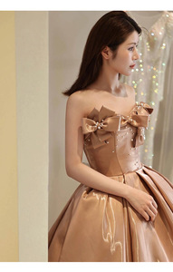 Vestido de Gala em Cetim Champagne para Mulheres, Sem Alças com Laço e Detalhes em Pérolas, Vestido Formal para Casamento, Baile e Damas de Honra - Product Image 3