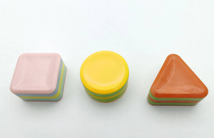 Ensemble de jouets éducatifs Montessori en gros : hochets colorés en plastique (triangle, rond, carré) pour bébés, pour faire du bruit - Product Image 5
