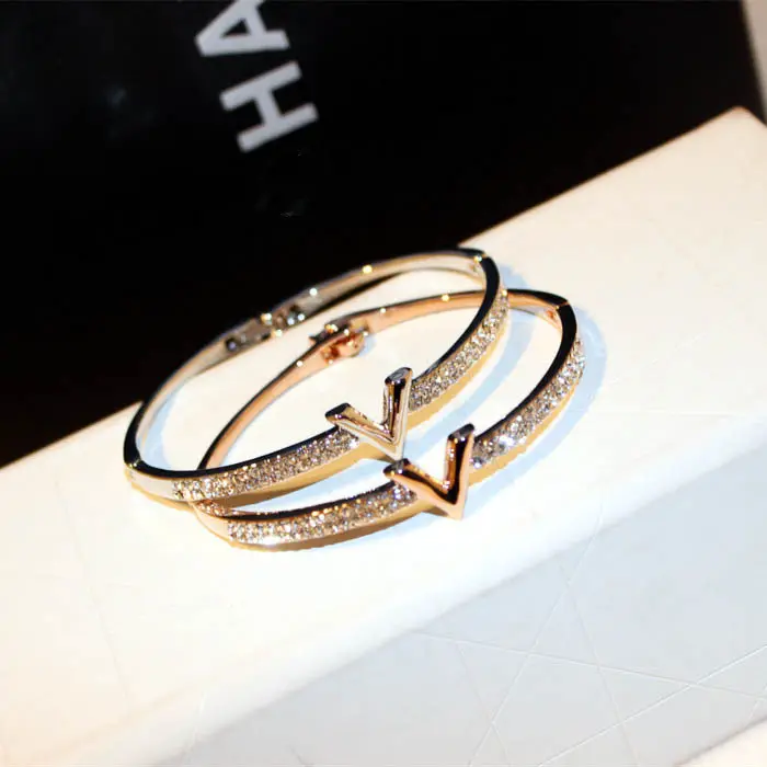 Fashion Luxury Branded Designer Inspired Bangle Letter V Crystal Gold Jewelry Bracelet Earrings For Women Accessories