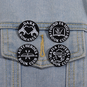 Pin de Esmalte de Romance Oscuro, de Enemigos a Amantes, Broche de Metal, Insignia para Solapa, Joyería, Accesorios para Mochila, Venta al por Mayor - Product Image 1