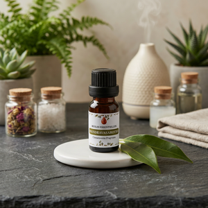 Aceite Esencial de Saro (Mandravasarotra) de Madagascar, Especie Endémica, Aroma Amaderado-Especiado, 100% Puro, Para Adultos, Todo Tipo de Piel, 3 Años - Product Image 1