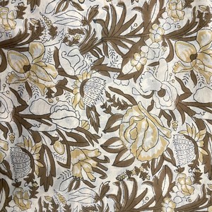 Tela de Algodón con Estampado Floral Hecho a Mano, Tela de Algodón Suave con Estampado Botánico Beige, Material para Vestidos Hecho a Mano en India, Tela para Decoración del Hogar - Product Image 2