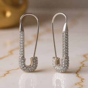 Orecchini a Cerchio E3661 in Oro Bianco con Cristalli e Strass, Lussuosi Accessori da Donna per Uso Quotidiano - Product Image 2