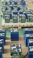 Batterie LiFePO4 24V 300Ah à décharge profonde, 8000 cycles, étanche IP65, garantie 10 ans pour stockage d'énergie solaire domestique hors réseau