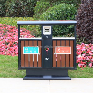 ถังขยะกลางแจ้งแบบสองช่องทำจากไม้และเหล็ก พร้อมฝาปิดสำหรับแยกประเภทขยะ - Product Image 3