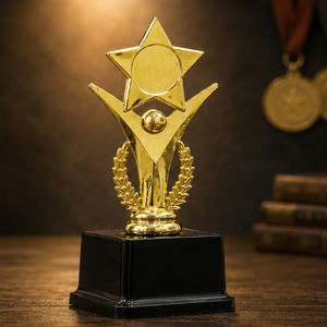 Trofeo Decorativo de Metal Fundido a Presión, Grabado con Láser, Diseño Moderno para Campeones Deportivos, Ganadores Escolares, Premios de Excelencia Empresarial - Product Image 1