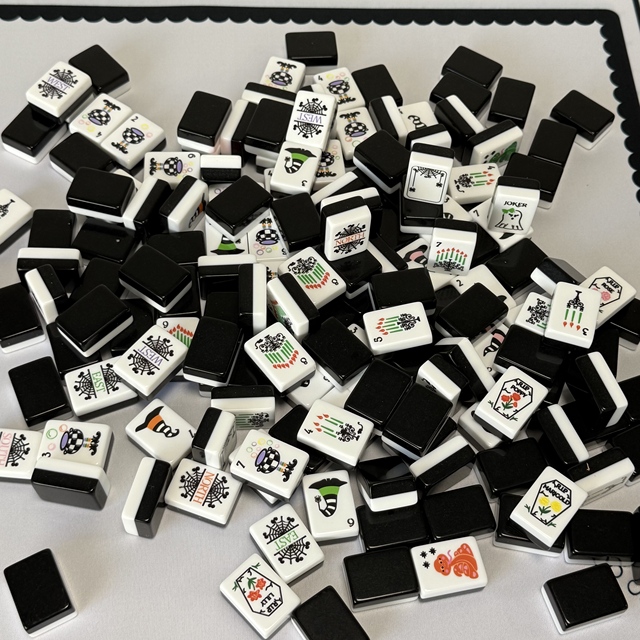 In Stock Luxury Halloween Themed 160 Tiles Mahjong Set Portable Eco-Friendly Acrylic American Mahjong