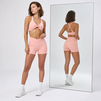 Ensemble de yoga 2 pièces tendance 2026 pour femme, imprimé léopard, haute élasticité, avec brassière de sport à col en V torsadé et short de fitness taille en V