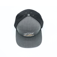 Casquette de baseball personnalisée gris chiné à 6 panneaux, avec patch en caoutchouc gaufré Sonic Welding, visière plate et découpe laser perforée