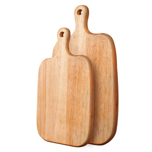 Assiettes rectangulaires en bois de caoutchouc personnalisées en gros avec poignées pour le pain, la pizza et les aliments pour bébés - Product Image 5