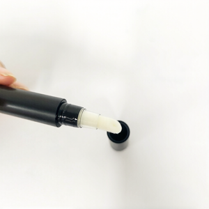 Voluminizador de Labios Vegano con Ácido Hialurónico, Fórmula Líquida de Aplicación Suave, Acción Rápida, Hidratación Duradera, Cuidado de las Líneas de los Labios - Product Image 2