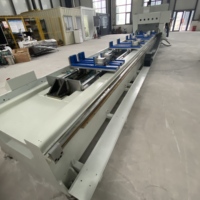 Machine CNC 3 axes OUWO avec système de commande Siemens 828D et 6 outils ATC pour le traitement des profilés en aluminium