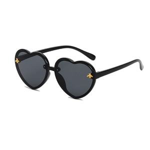 <span class=keywords><strong>Occhiali</strong></span> da Sole <span class=keywords><strong>a</strong></span> Cuore Polarizzati Anti-UV con Montatura Completa per Donna; <span class=keywords><strong>Occhiali</strong></span> da Sole Carini con Cartoni Animati, Nuovi Stili, Vendita all'Ingrosso - Product Image 5