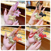 Porte-clés plaqué or « Année du Cheval Doré » pour la prospérité immédiate, pendentif poney doré, cadeau mignon pour petite amie et amis