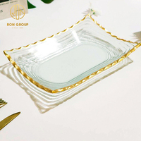 Assiette en verre transparente faite sur commande écologique de chargeur de vaisselle de forme ovale de service de restaurant décoratif avec la jante d'or